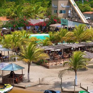 Do alto_ um paraíso escondido__Na beira da lagoa_ entre cores e calmaria_ o Munzuá Píer Club é o cenário perfeito pra quem quer se desconectar e viver (